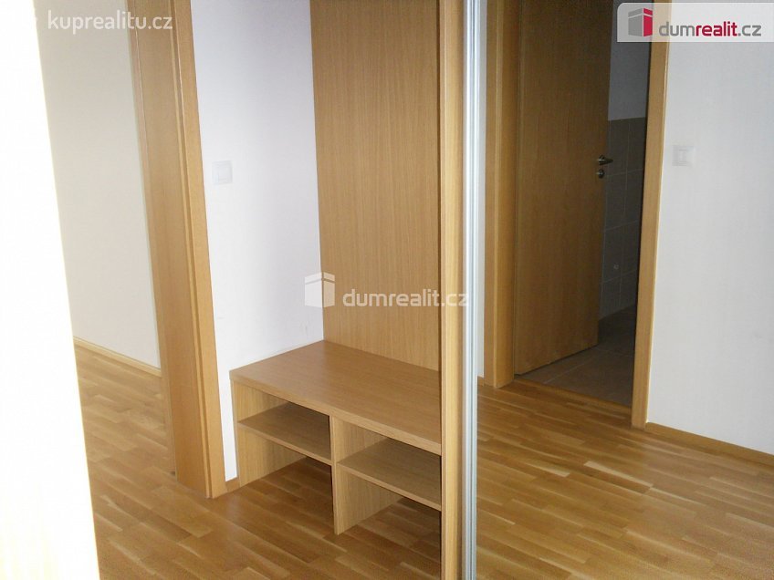 Pronájem bytu 2+kk 80 m^2 Korunní, Praha 10 