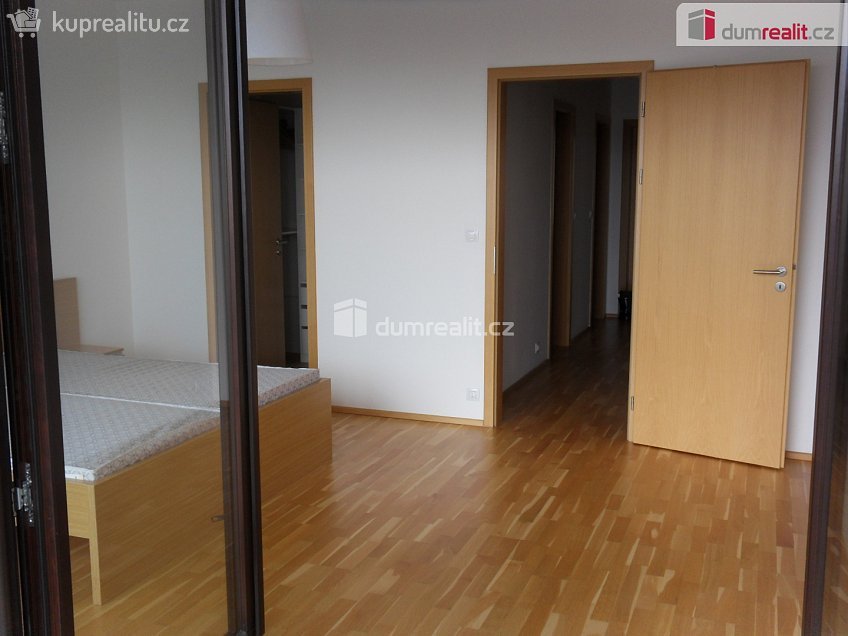 Pronájem bytu 2+kk 80 m^2 Korunní, Praha 10 
