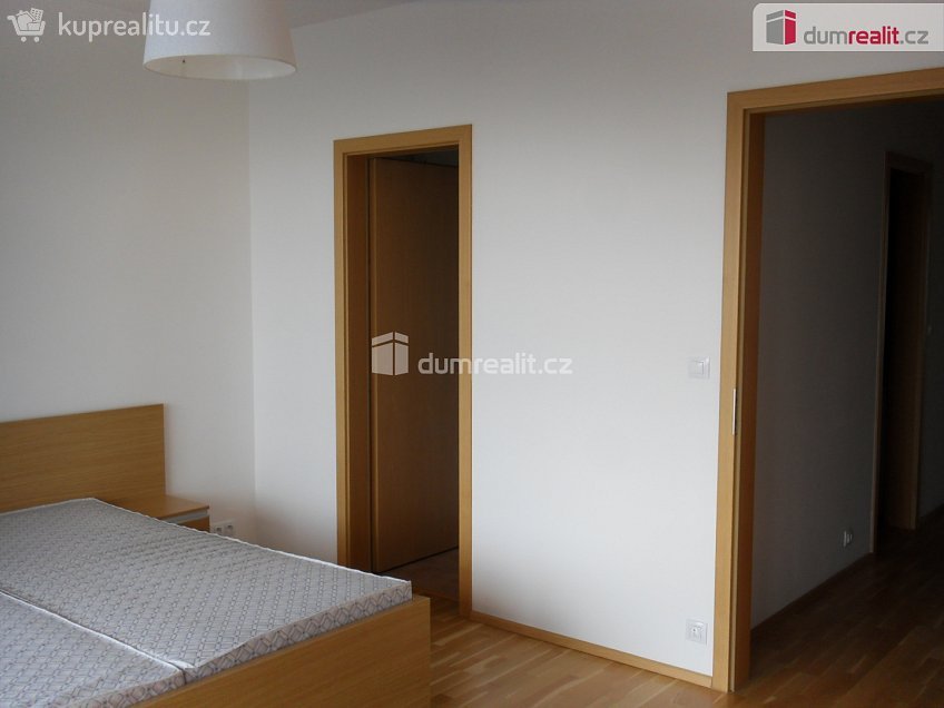 Pronájem bytu 2+kk 80 m^2 Korunní, Praha 10 