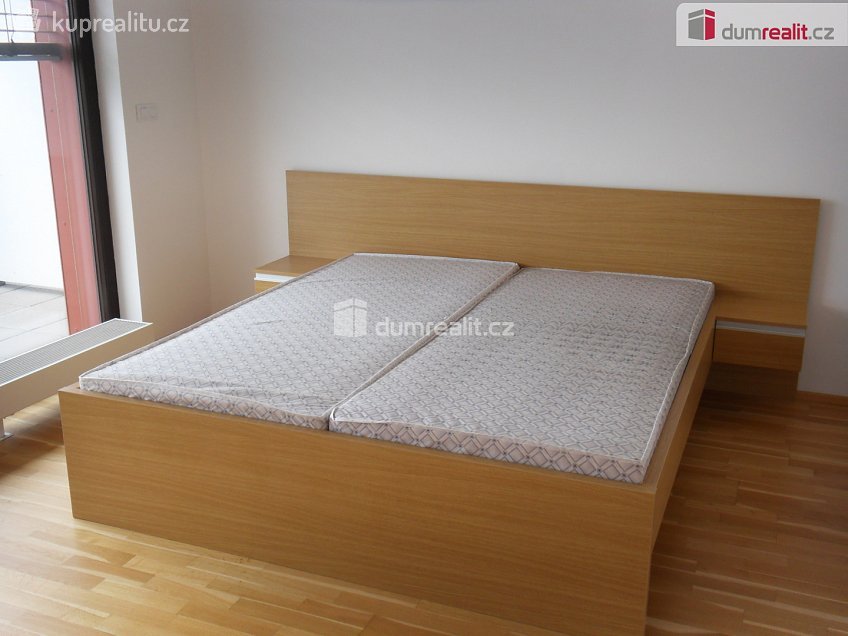 Pronájem bytu 2+kk 80 m^2 Korunní, Praha 10 