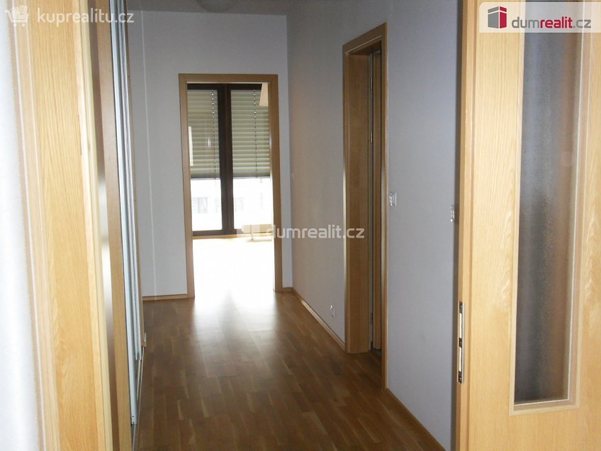 Pronájem bytu 2+kk 80 m^2 Korunní, Praha 10 