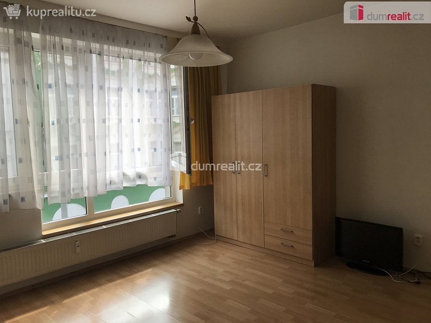 Pronájem bytu 1+kk 30 m^2 Kurta Konráda, Praha 9 