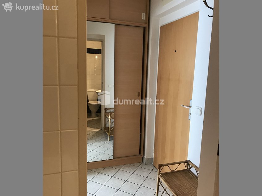 Pronájem bytu 1+kk 30 m^2 Kurta Konráda, Praha 9 
