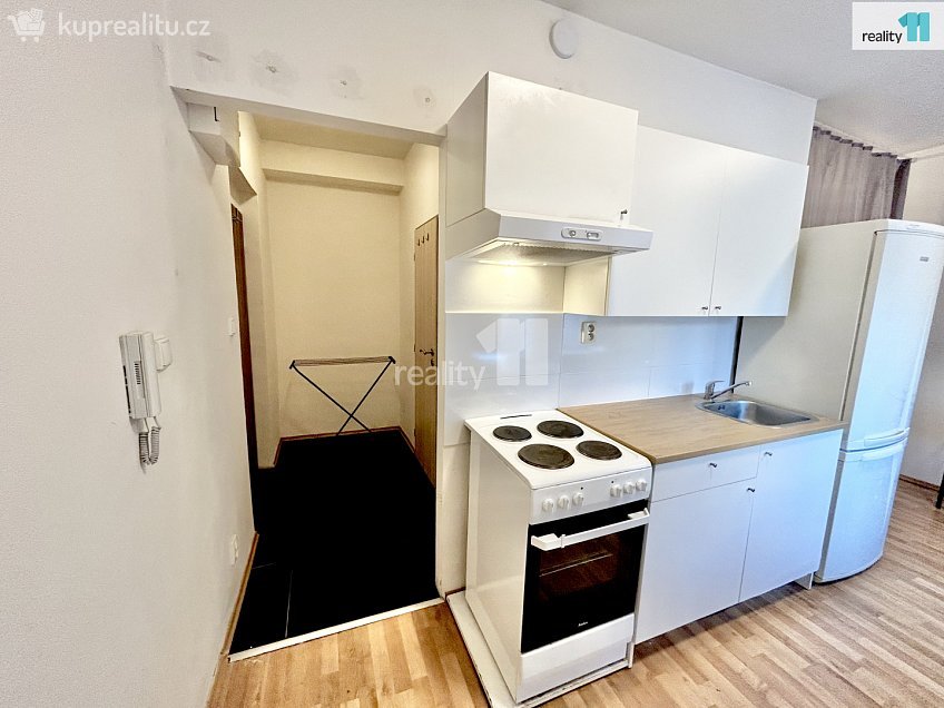 Pronájem bytu 1+kk 24 m^2 Českobrodská, Praha 9 
