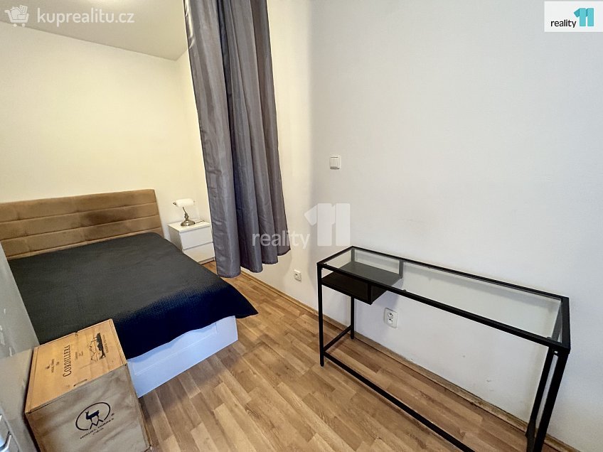 Pronájem bytu 1+kk 24 m^2 Českobrodská, Praha 9 