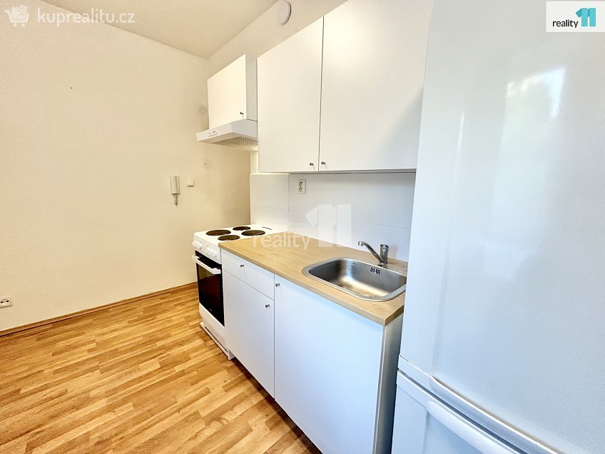 Pronájem bytu 1+kk 24 m^2 Českobrodská, Praha 9 