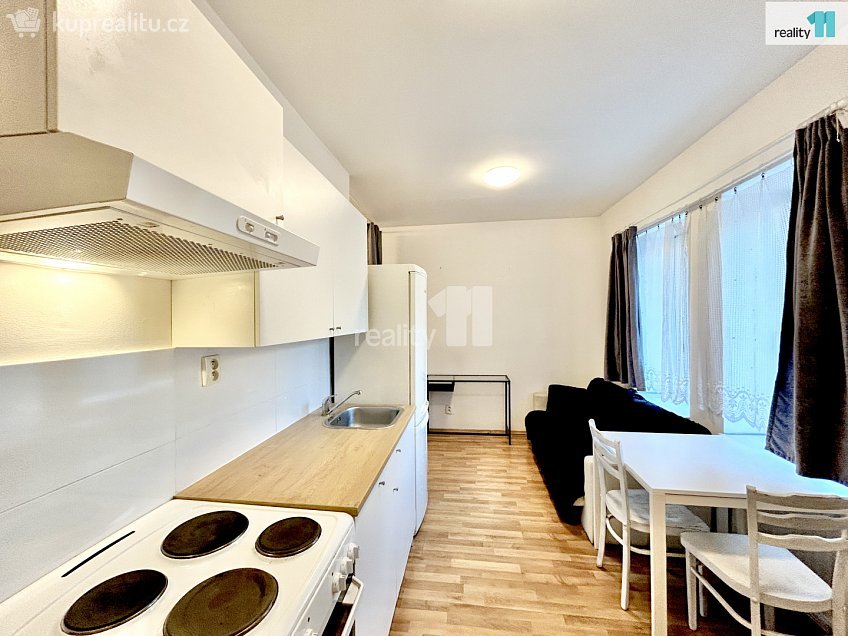 Pronájem bytu 1+kk 24 m^2 Českobrodská, Praha 9 