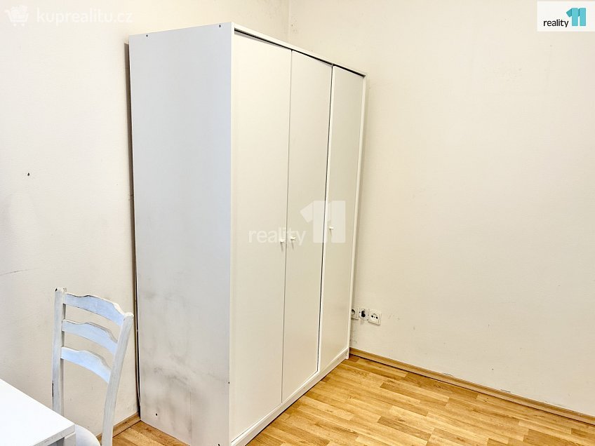 Pronájem bytu 1+kk 24 m^2 Českobrodská, Praha 9 
