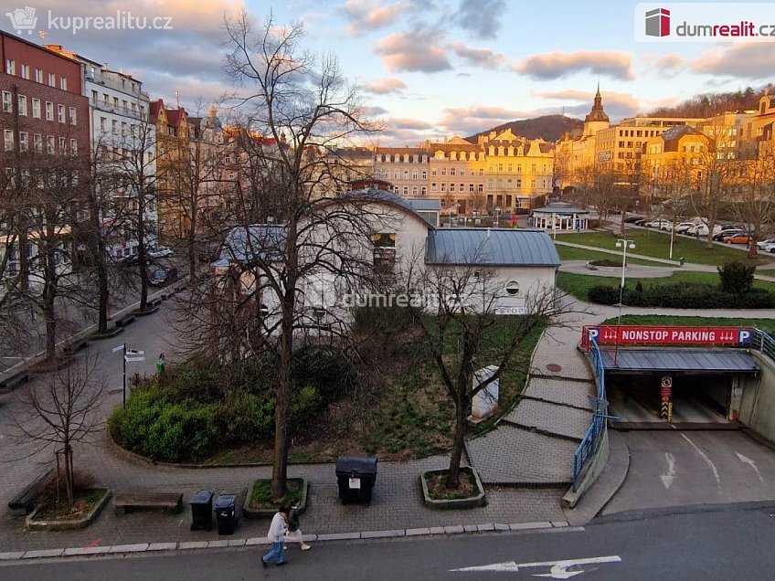 Prodej bytu 3+1 78 m^2 náměstí Dr. M. Horákové, Karlovy Vary 