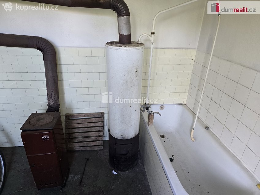 Prodej  rodinného domu 180 m^2 Na Dolce, Sovínky 