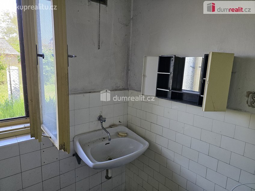 Prodej  rodinného domu 180 m^2 Na Dolce, Sovínky 