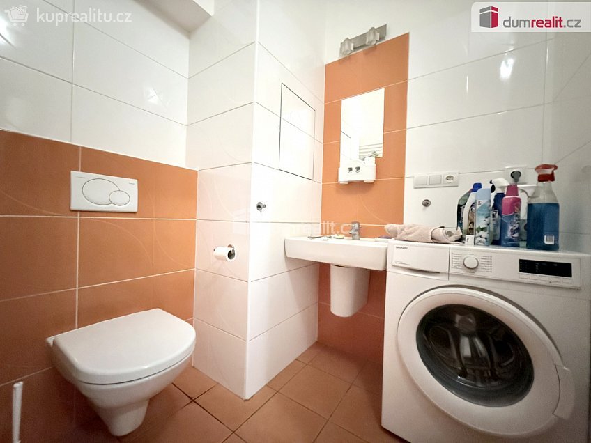 Prodej bytu 1+kk 33 m^2 Zelené náměstí, Uherské Hradiště 