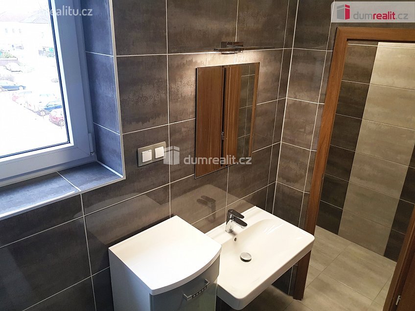Prodej bytu 2+kk 45 m^2 Kaštanová, Milovice 