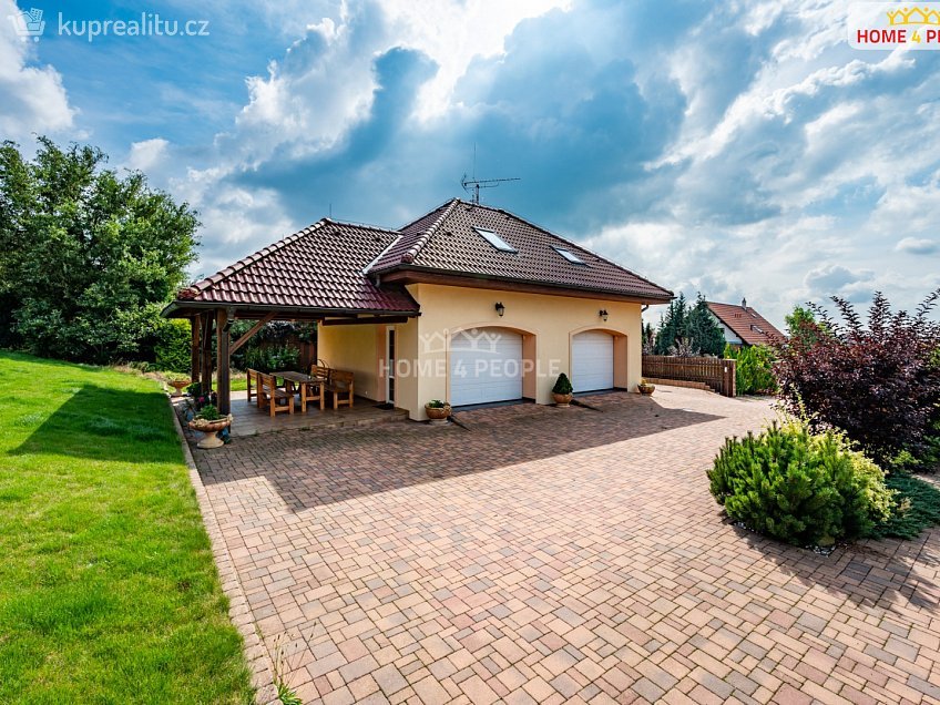 Prodej  vily 350 m^2 Vrcha II, Divišov 