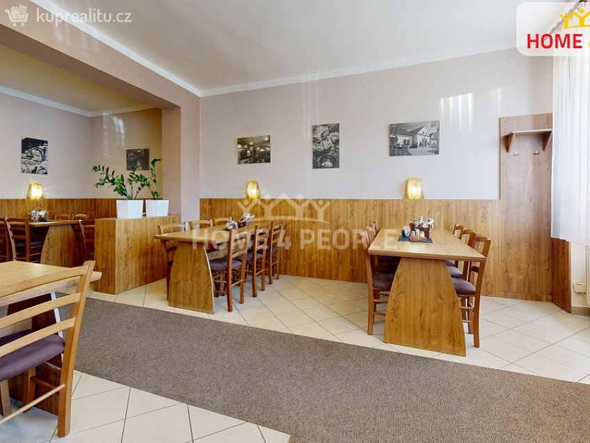 Prodej  obchodních prostor 1100 m^2 Dolní, Rakvice 