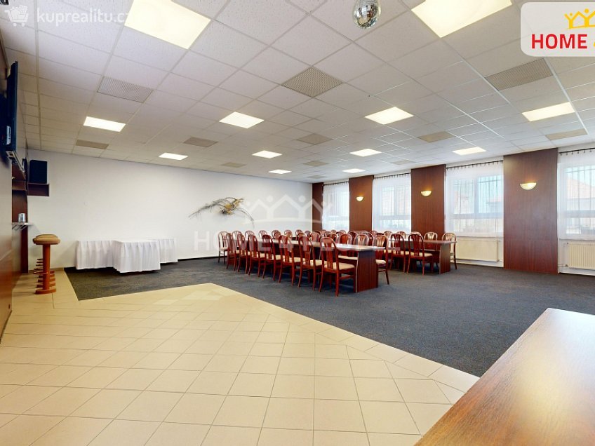 Prodej  obchodních prostor 1100 m^2 Dolní, Rakvice 