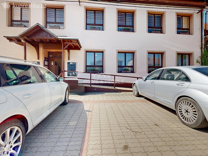 Prodej  obchodních prostor 1100 m^2 Dolní, Rakvice 