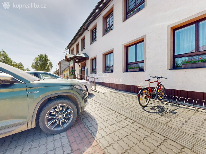 Prodej  obchodních prostor 1100 m^2 Dolní, Rakvice 