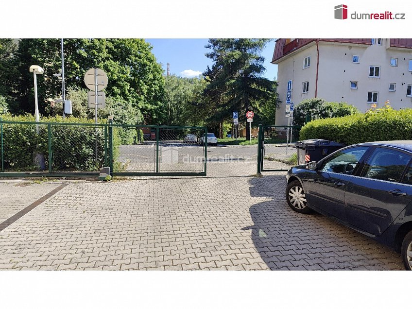 Pronájem  garáže 19 m^2 K lánu, Praha 6 