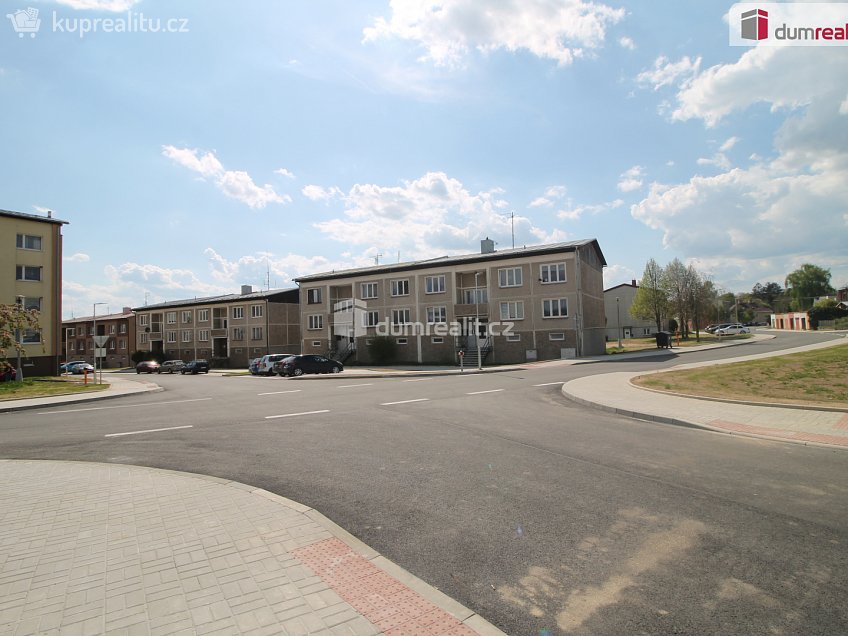 Pronájem bytu 2+1 60 m^2 sídliště Lučina, Chodová Planá 