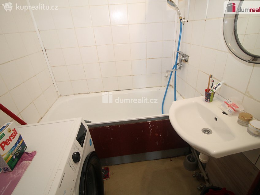 Pronájem bytu 2+1 60 m^2 sídliště Lučina, Chodová Planá 