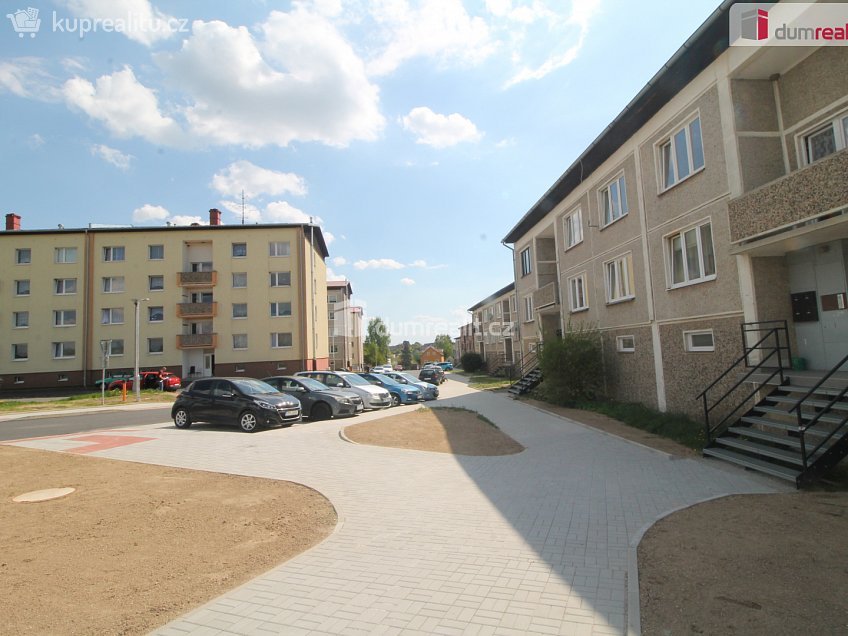 Pronájem bytu 2+1 60 m^2 sídliště Lučina, Chodová Planá 