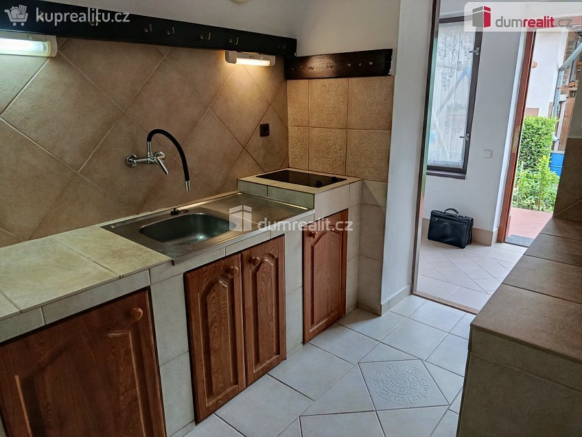 Pronájem bytu 2+kk 48 m^2 V slavětíně, Praha 20 