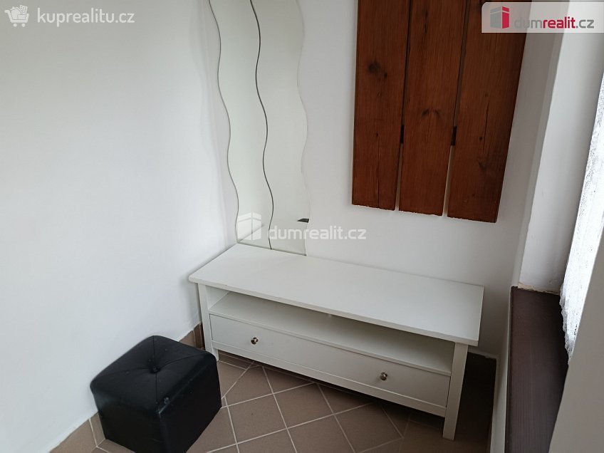 Pronájem bytu 2+kk 48 m^2 V slavětíně, Praha 20 