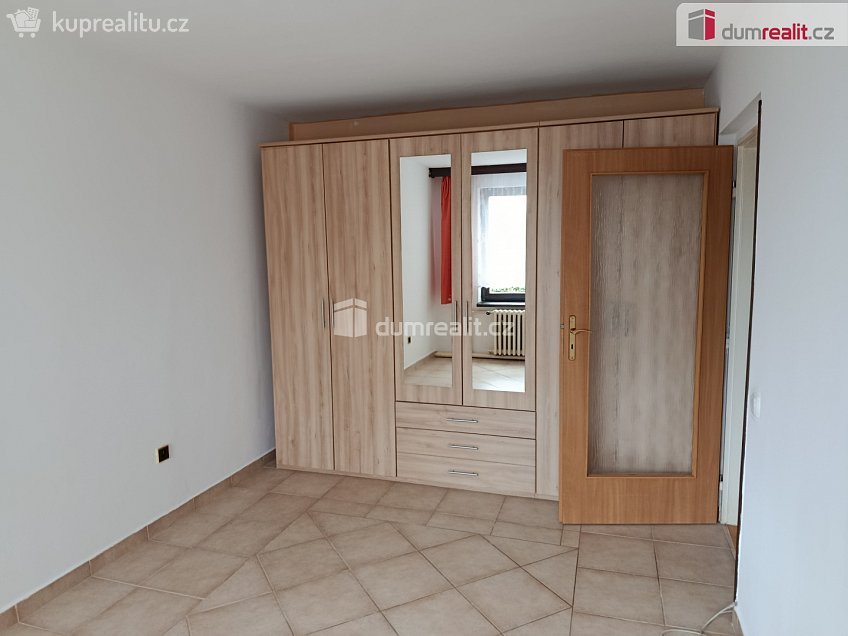 Pronájem bytu 2+kk 48 m^2 V slavětíně, Praha 20 