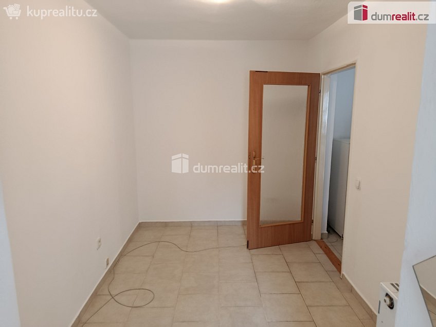 Pronájem bytu 2+kk 48 m^2 V slavětíně, Praha 20 