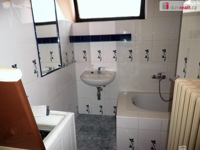 Pronájem bytu 2+kk 48 m^2 V slavětíně, Praha 20 
