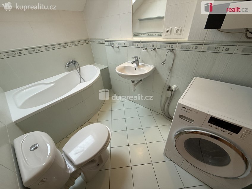 Pronájem  rodinného domu 120 m^2 Na rampách, Praha-Vinoř 