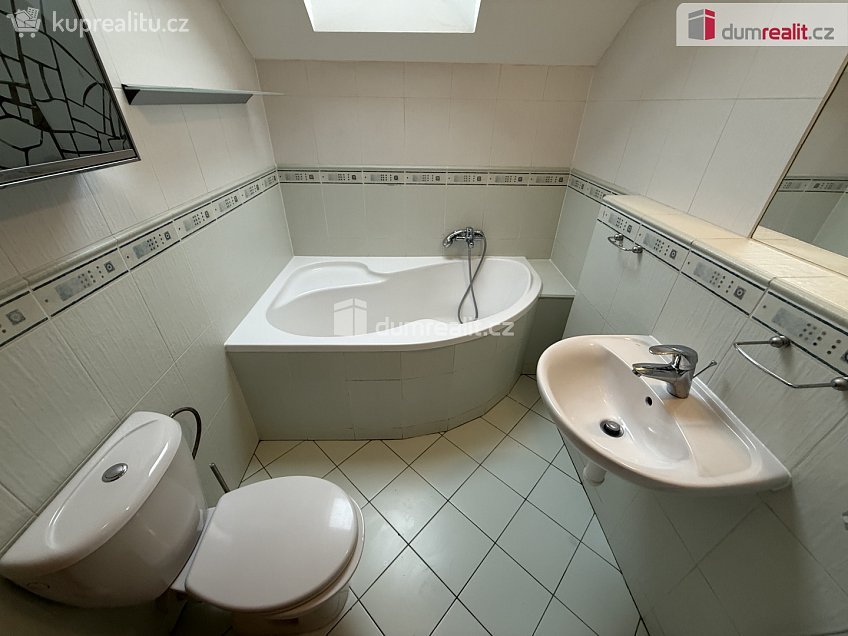 Pronájem  rodinného domu 120 m^2 Na rampách, Praha-Vinoř 