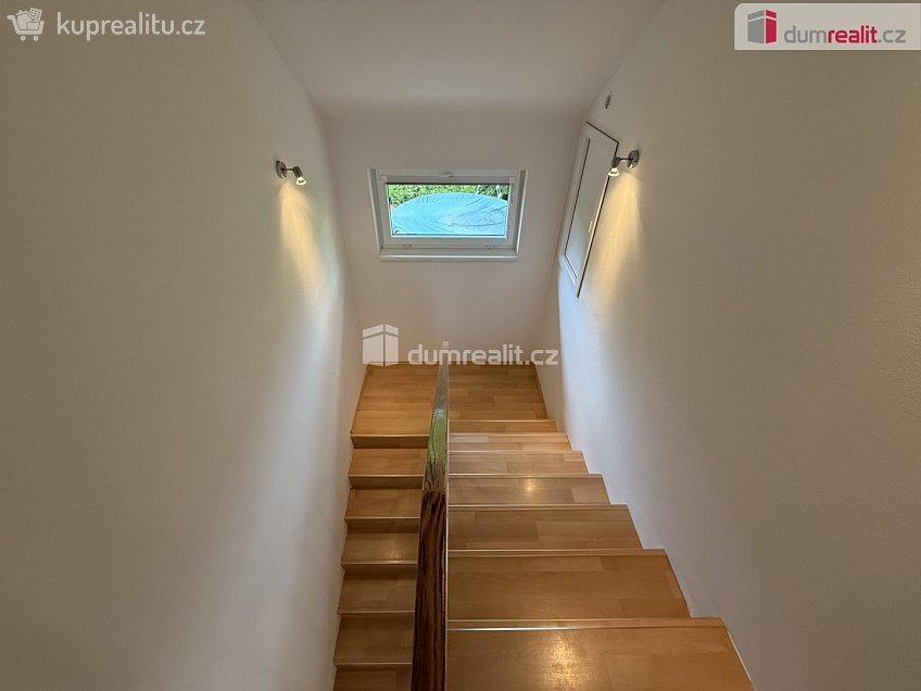 Pronájem  rodinného domu 120 m^2 Na rampách, Praha-Vinoř 