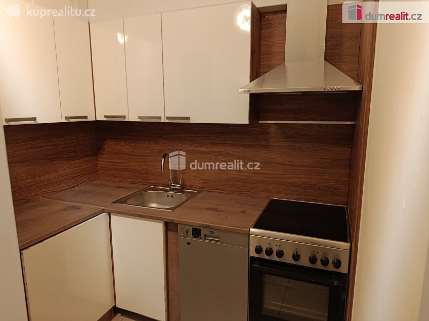 Pronájem bytu 1+kk 34 m^2 Jana Zajíce, Praha 7 