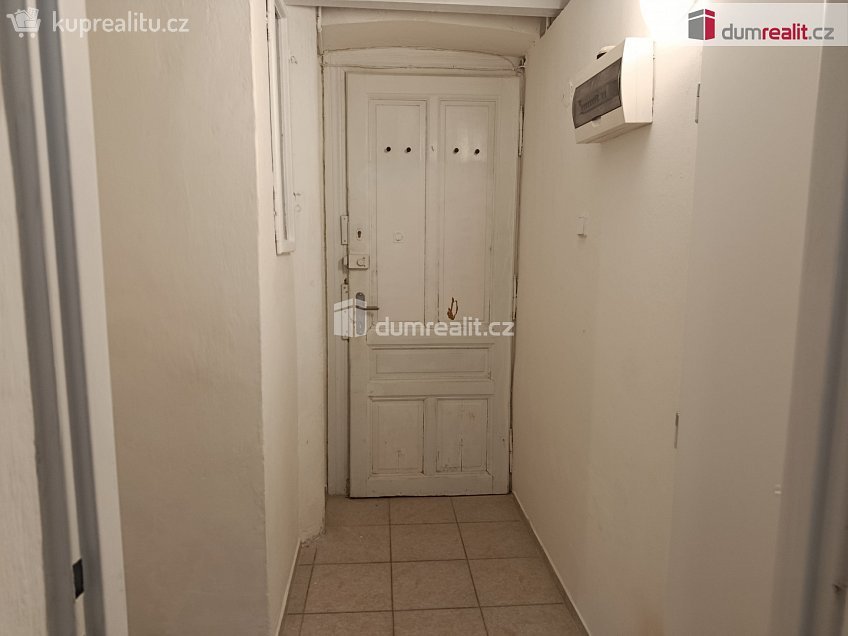 Pronájem bytu 1+kk 34 m^2 Jana Zajíce, Praha 7 