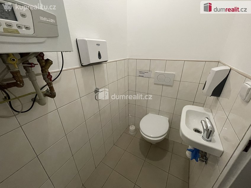 Pronájem  obchodních prostor 25 m^2 náměstí Jana Zajíce, Vítkov 
