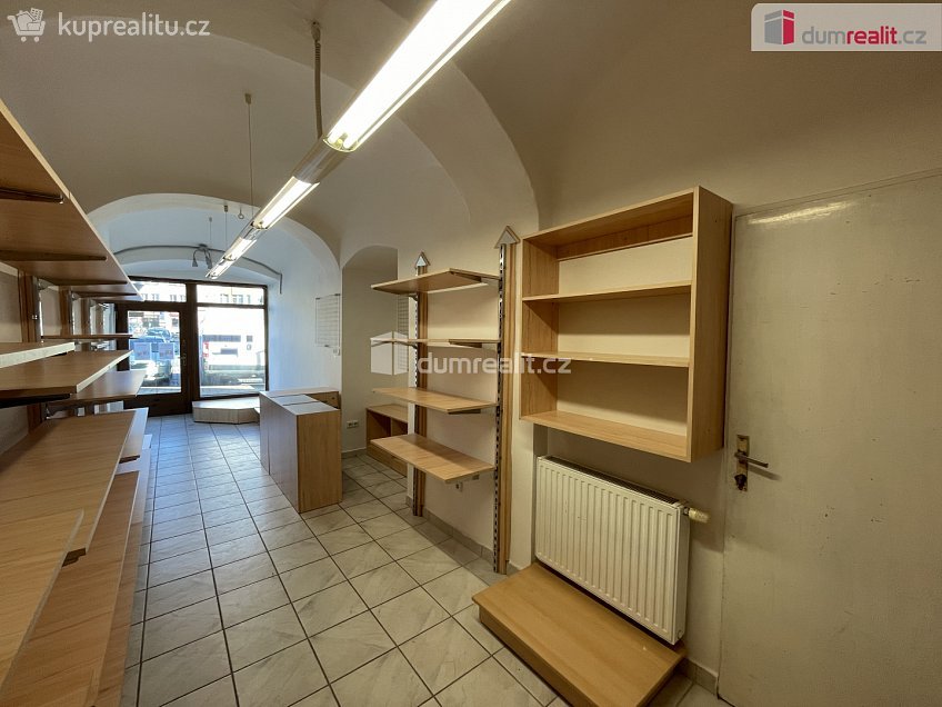 Pronájem  obchodních prostor 25 m^2 náměstí Jana Zajíce, Vítkov 