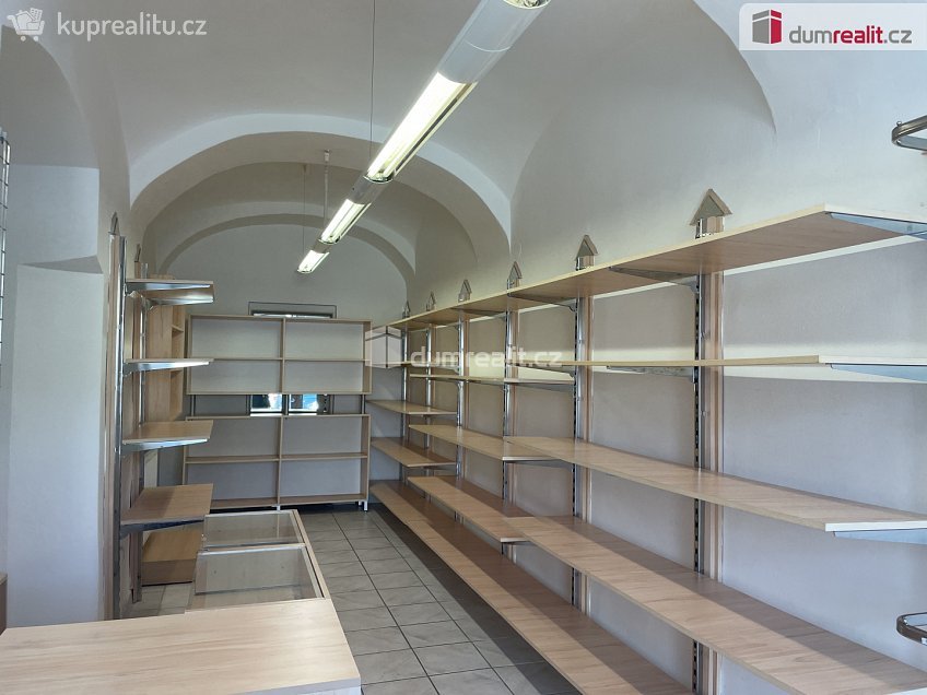 Pronájem  obchodních prostor 25 m^2 náměstí Jana Zajíce, Vítkov 