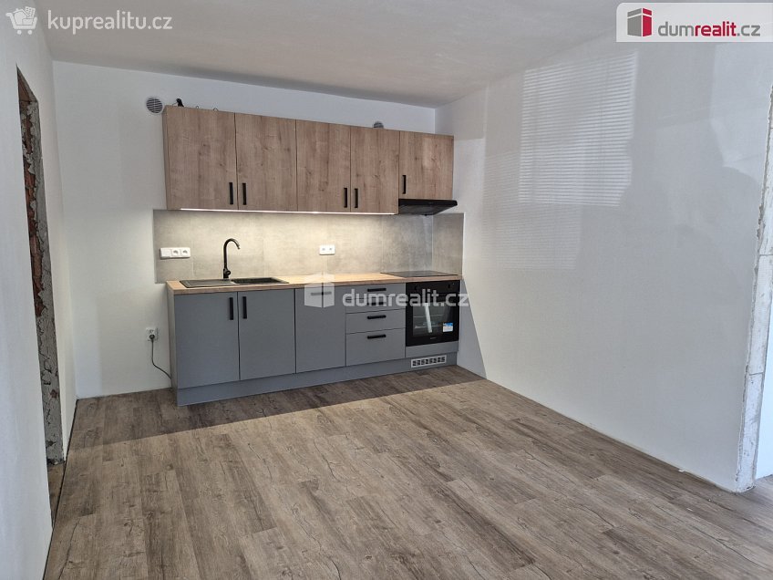 Pronájem bytu 2+kk 43 m^2 Na Sadech, České Budějovice 