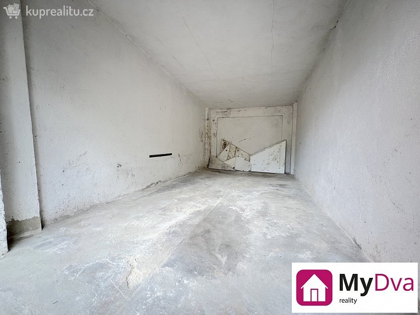 Pronájem  garáže 17 m^2 Pod Soudním vrchem, Znojmo 