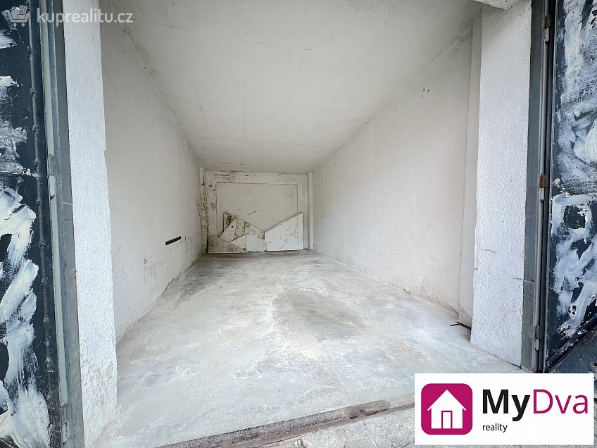 Pronájem  garáže 17 m^2 Pod Soudním vrchem, Znojmo 
