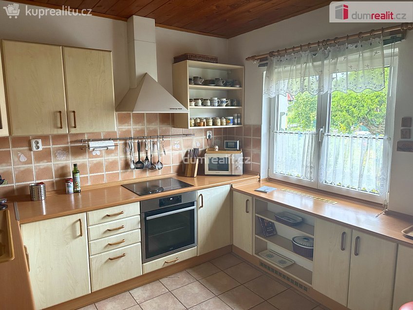 Prodej  rodinného domu 250 m^2 Zahradní, Královské Poříčí 