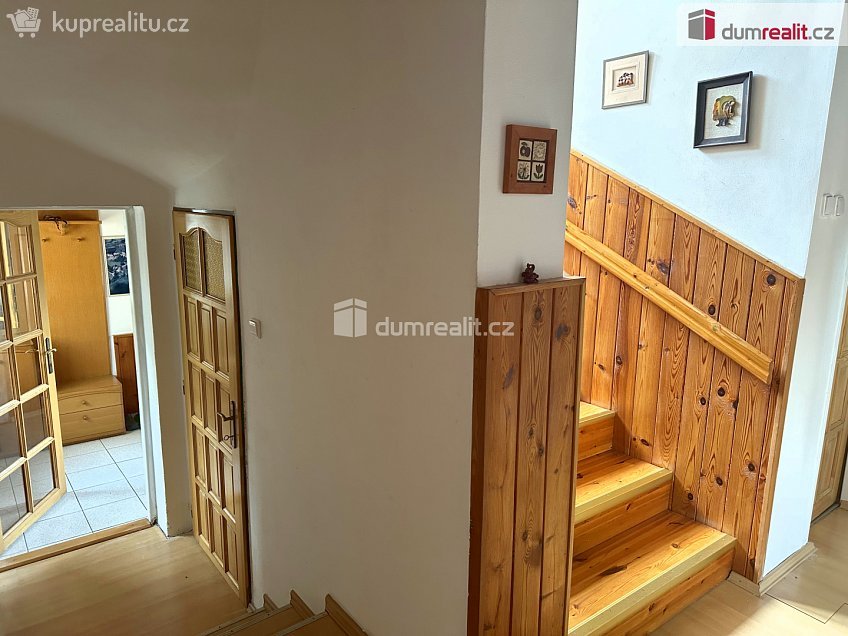 Prodej  rodinného domu 250 m^2 Zahradní, Královské Poříčí 