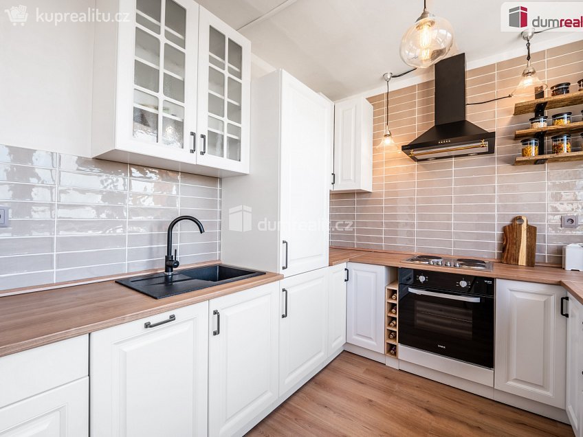 Prodej bytu 2+1 62 m^2 Čechovy sady, Kolín 