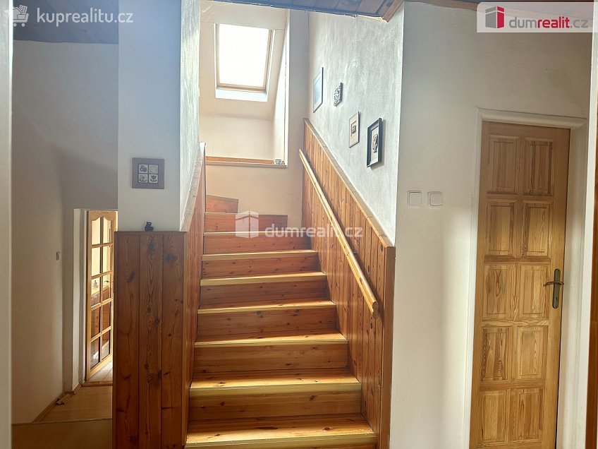 Prodej  rodinného domu 250 m^2 Zahradní, Královské Poříčí 