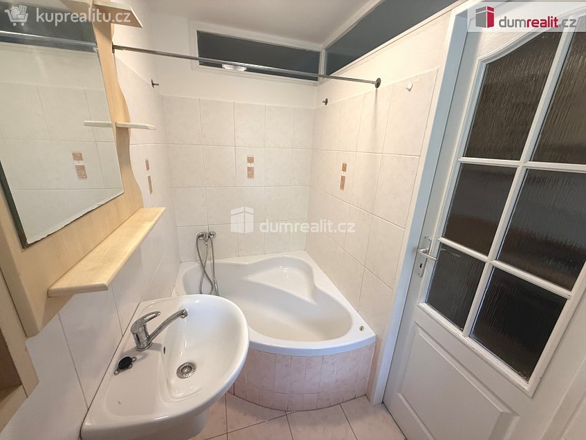 Pronájem bytu 3+1 59 m^2 Školská čtvrť, Frenštát pod Radhoštěm 