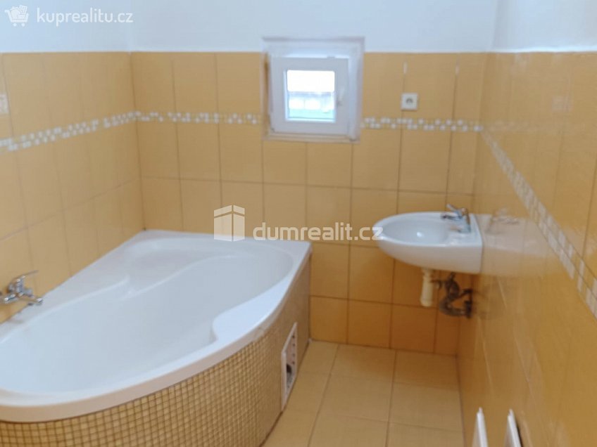 Pronájem bytu 2+kk 80 m^2 Prokopa Holého, Děčín 