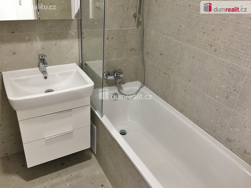 Pronájem bytu 3+kk 85 m^2 Štorkánova, Praha 5 
