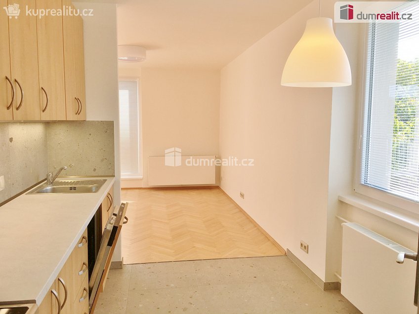 Pronájem bytu 3+kk 85 m^2 Štorkánova, Praha 5 